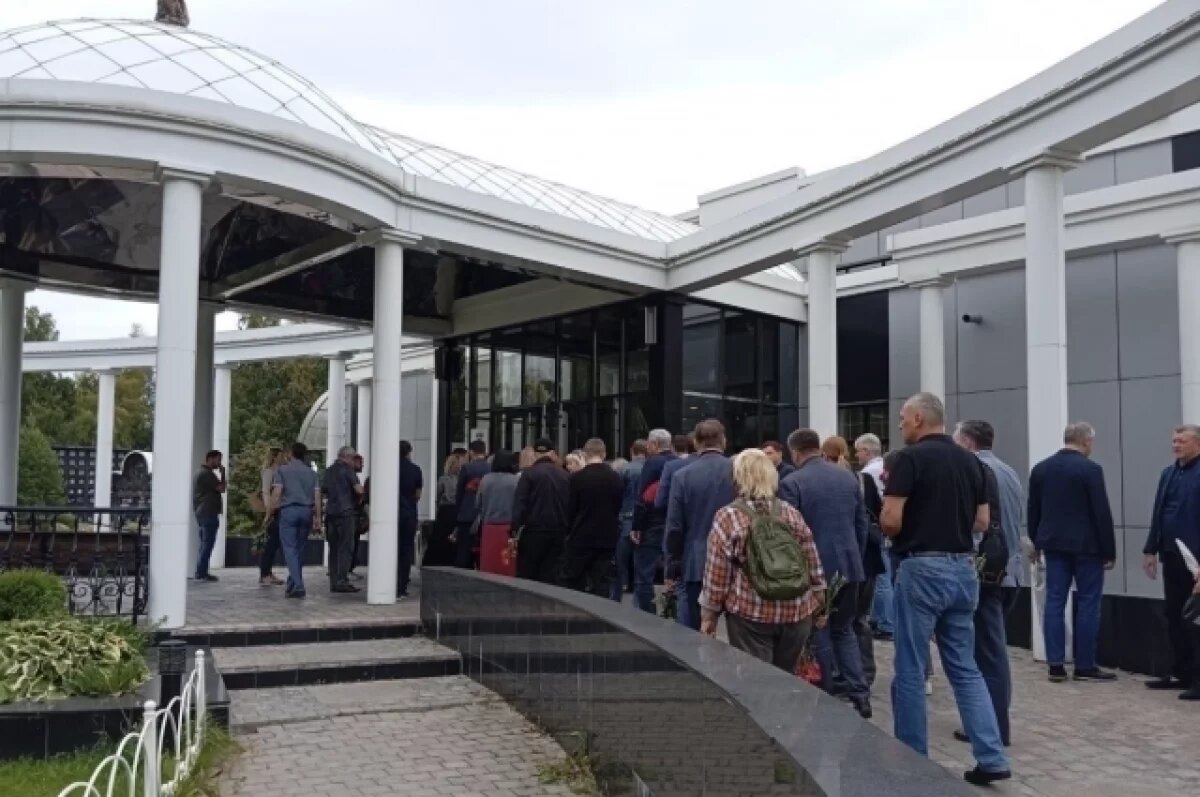    В Новосибирске прощаются с экс-министром строительства Иваном Шмидтом