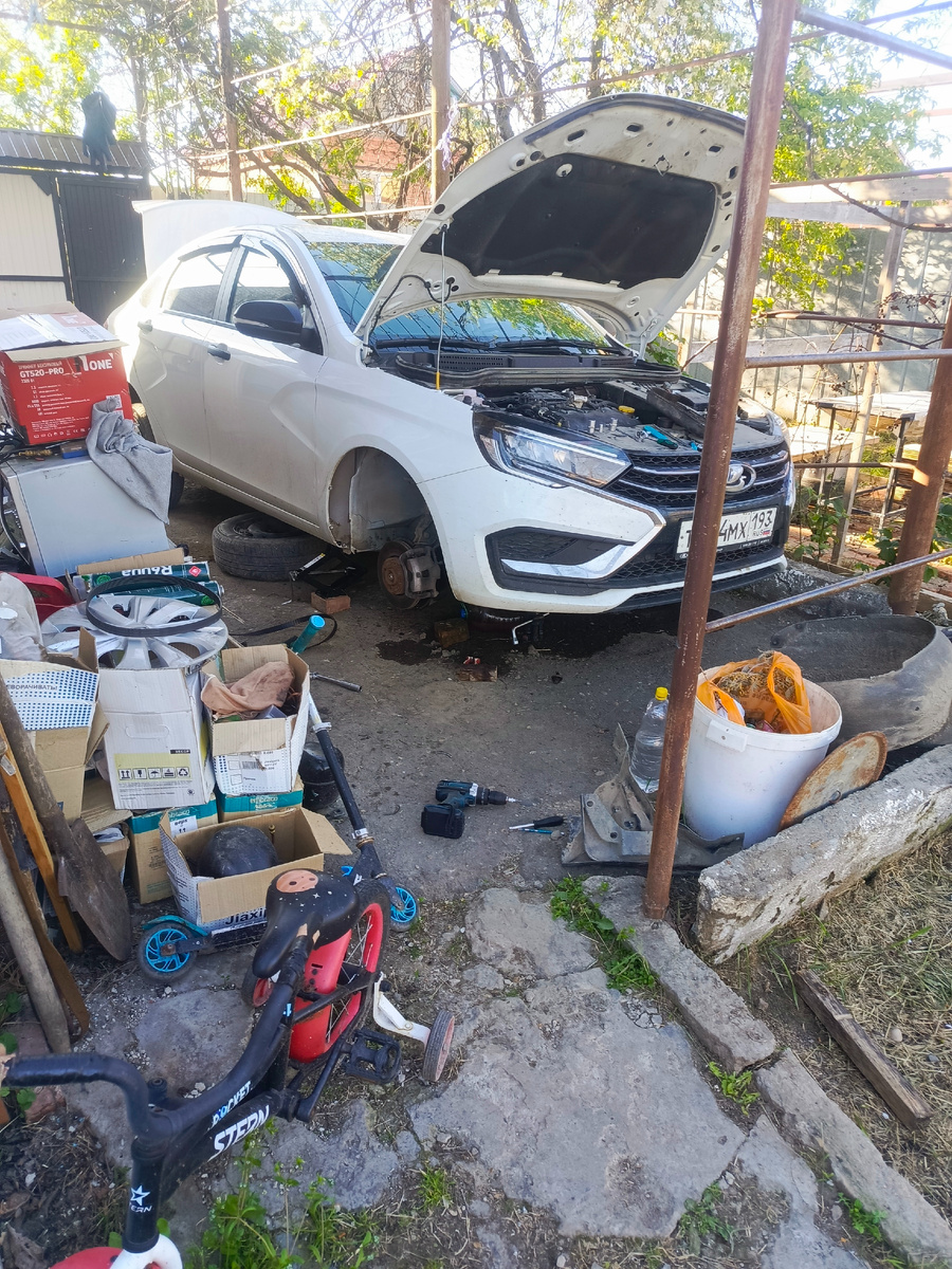 Места во дворе немного, но это было не проблема