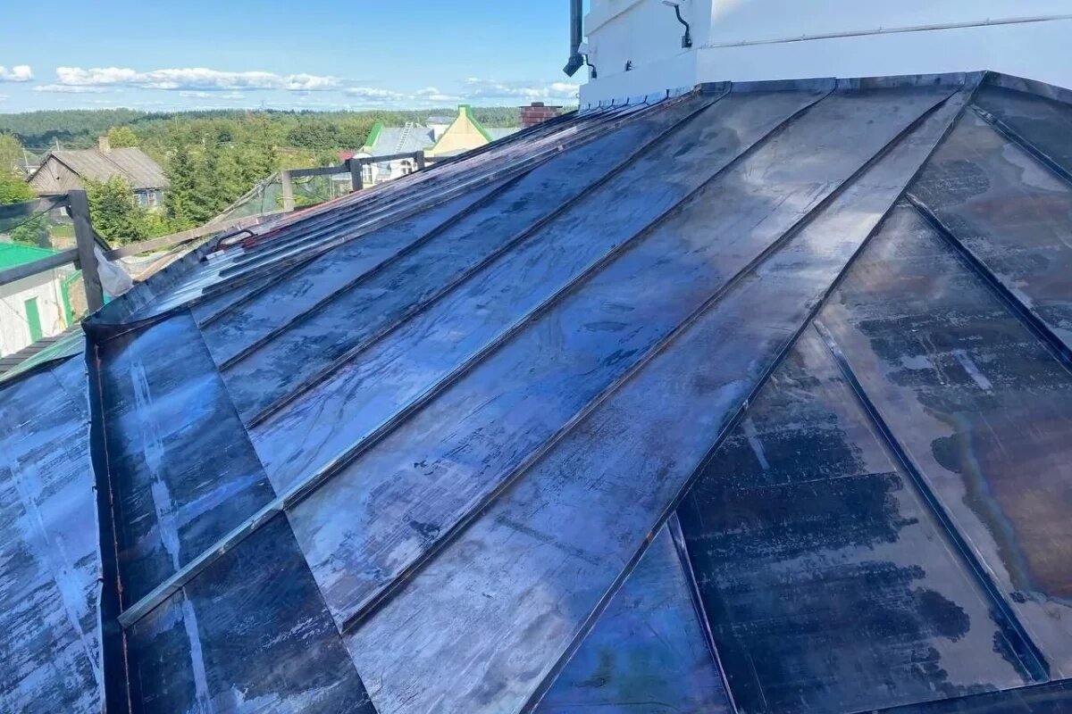    В церкви Сорока мучеников Севастийских в Печорах почти смонтировали кровлю