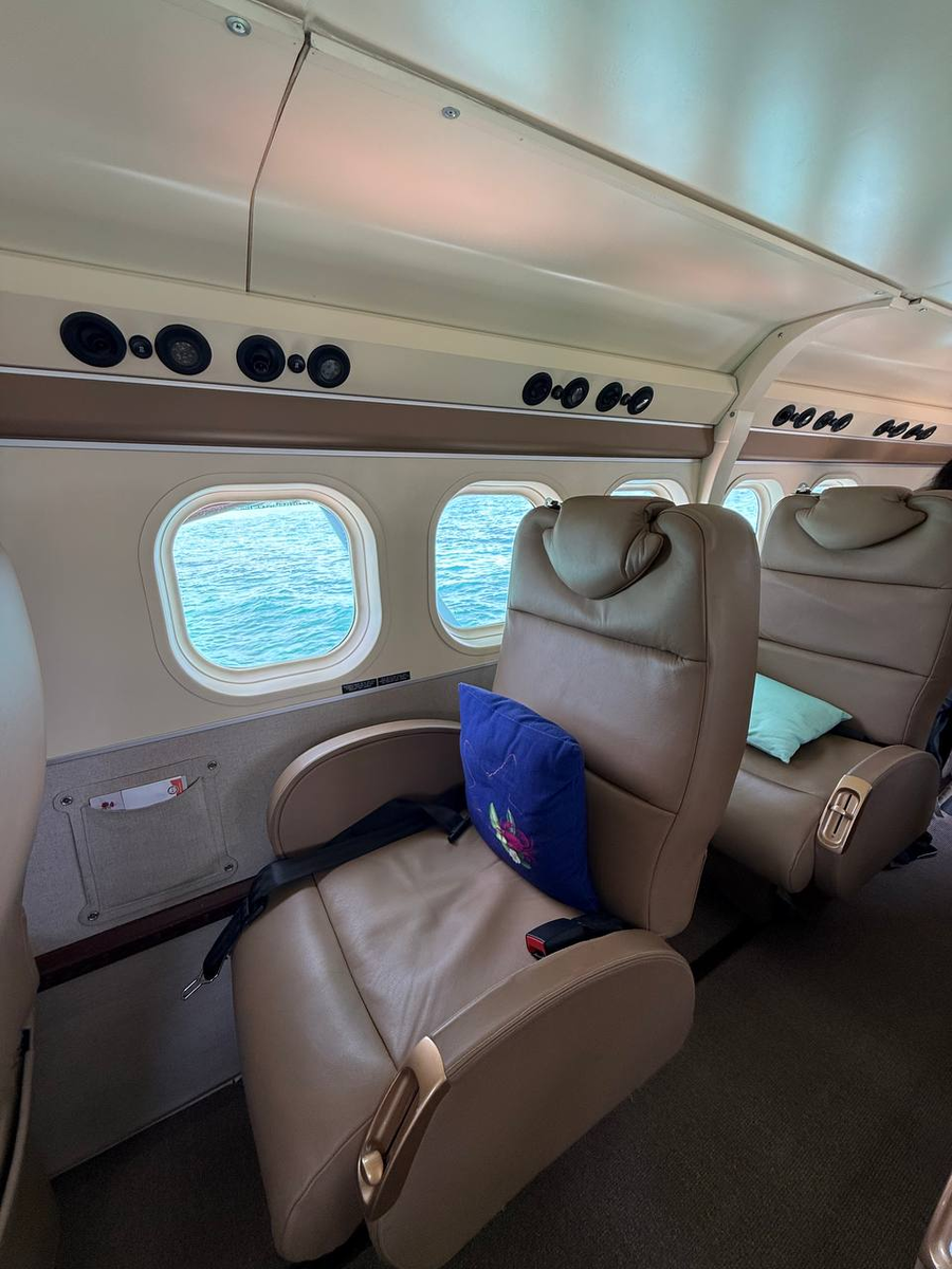 Бизнес-гидросамолет внутри.