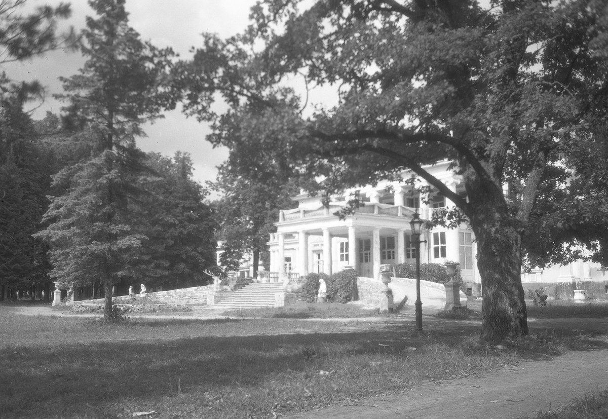 Усадьба Валуево. 1920–1930-е. С негатива Ю.П. Еремина