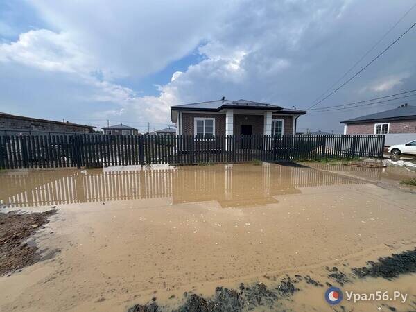    В мкр Звездный Орска до конца года появятся дорожки к домам и асфальтированные тротуары