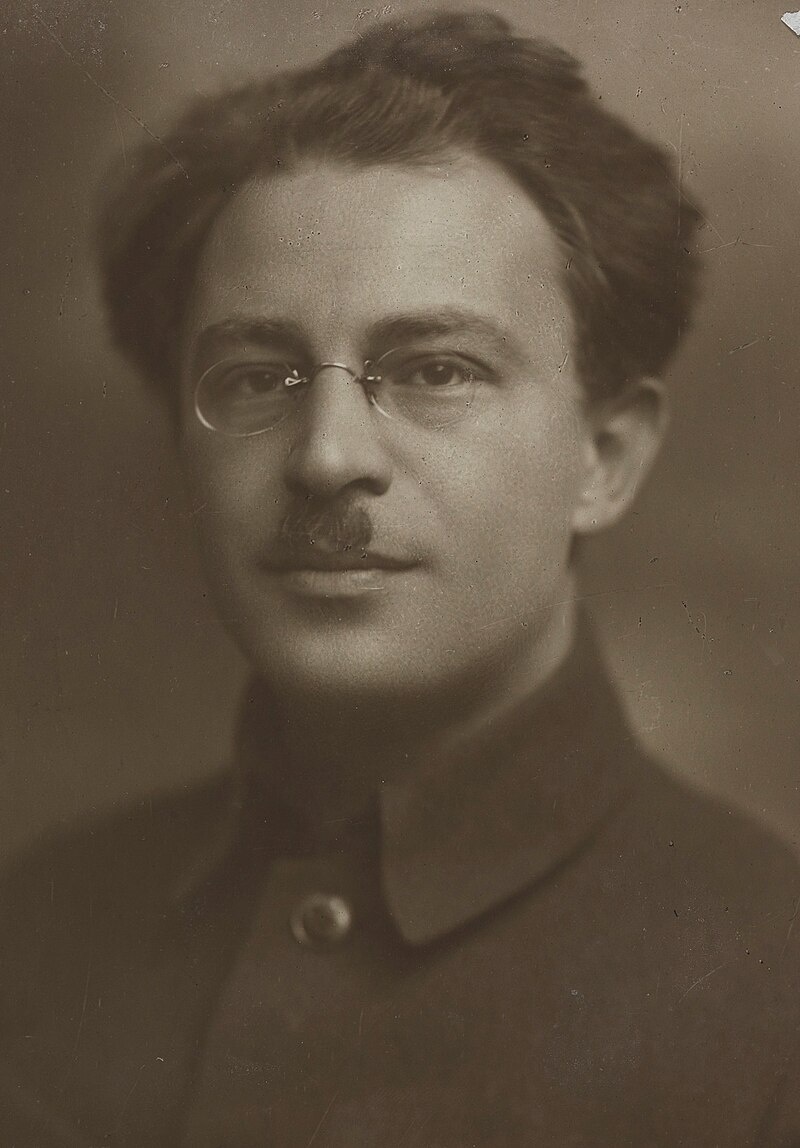 Эфраим Маркович Склянский (31 июля [12 августа] 1892, Фастов, Киевская губерния — 27 августа 1925, озеро Лонглейк, штат Нью-Йорк, США) — советский военный деятель Гражданской войны, ближайший соратник Л. Д. Троцкого, заместитель Троцкого на посту председателя Реввоенсовета РСФСР