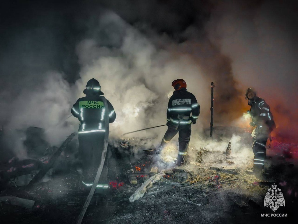 Остались без бани. Ночной пожар в Тверской области