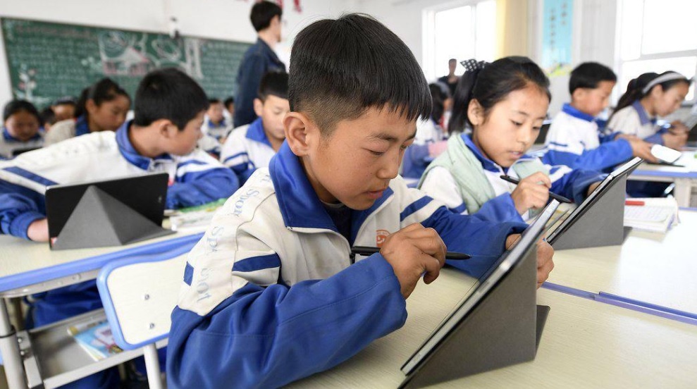 Урок в китайской школе /из доступного фонда Яндекс.Картинки/