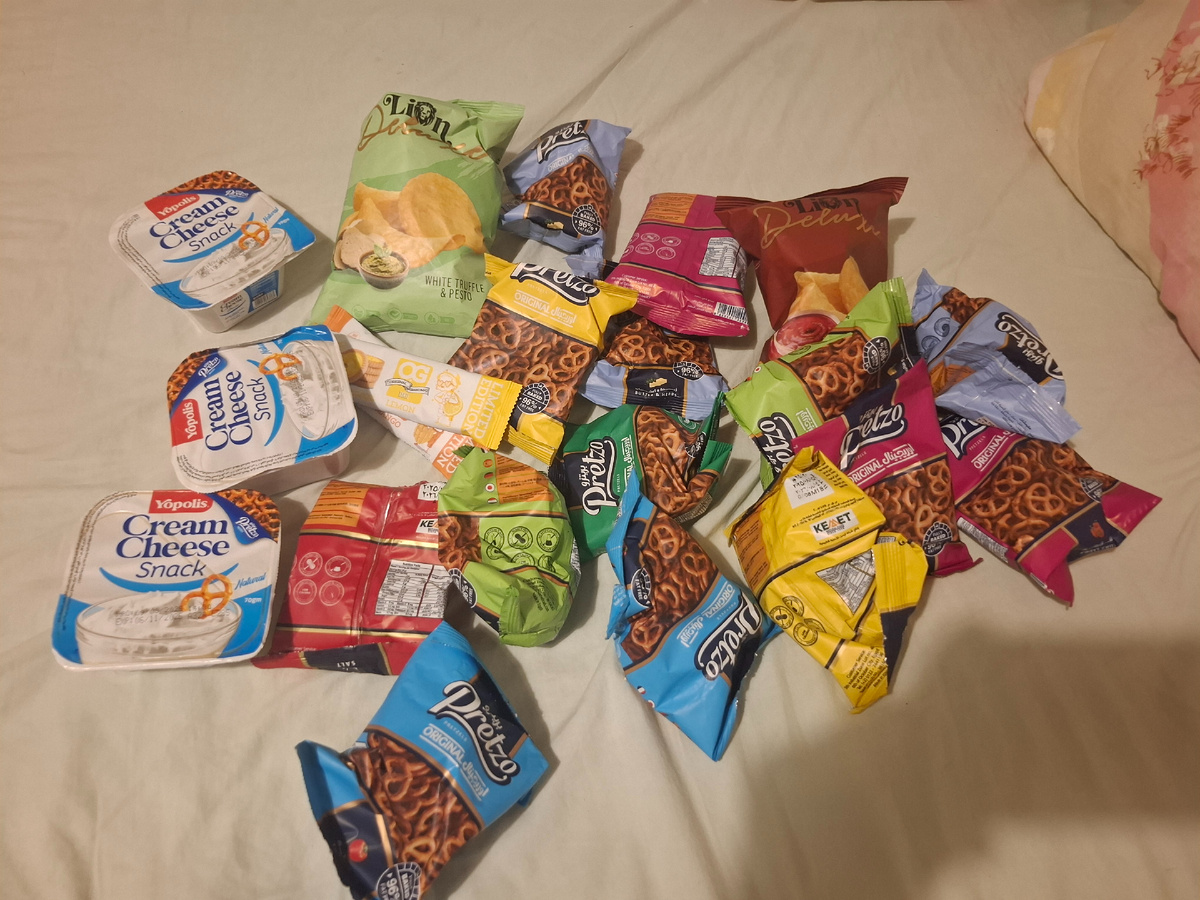 Сын насобирал бесплатных трофеев за один день "работы" на пляже