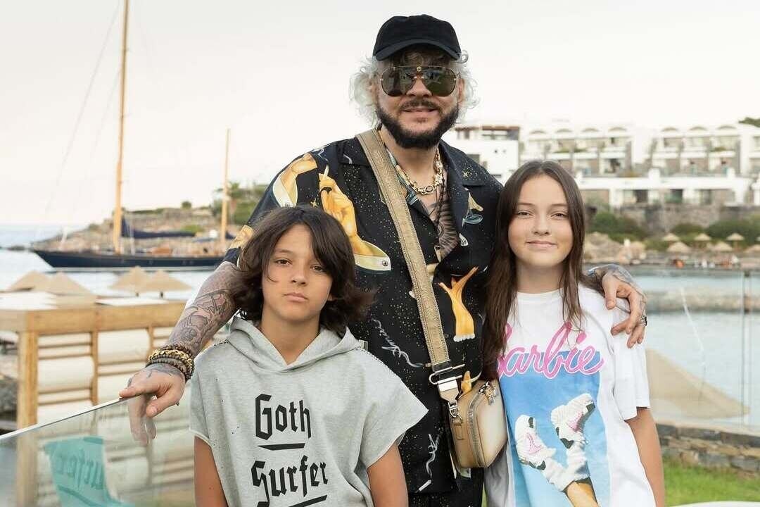 Филипп Киркоров с сыном и дочерью. Фото: соцсети/@fkirkorov