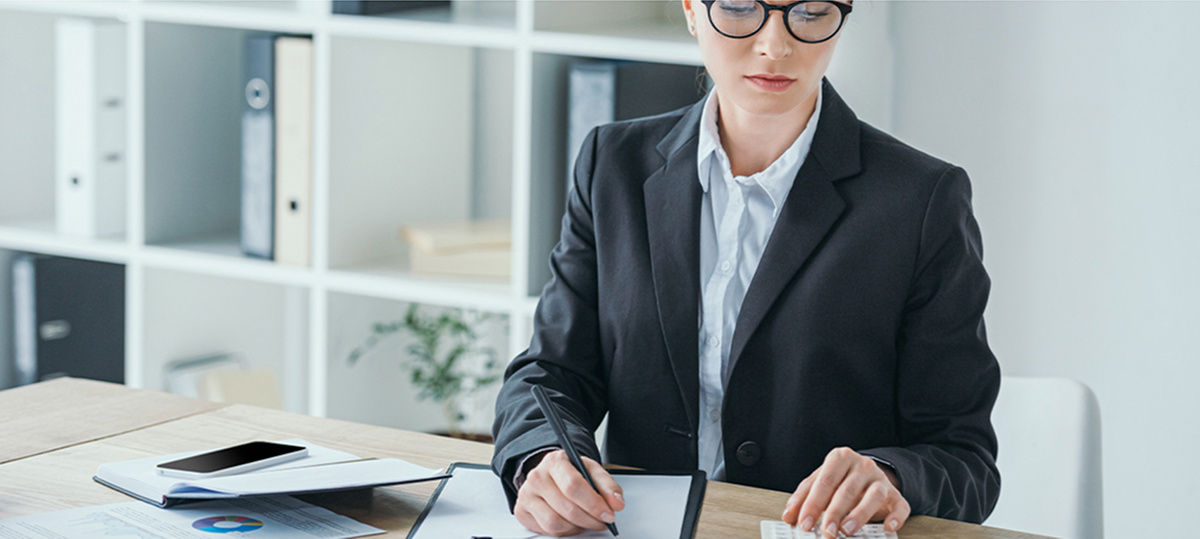 Можно ли перевести главбуха с бессрочного трудового договора на срочный