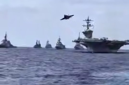    Армада США у берегов Венесуэлы готова к атаке.