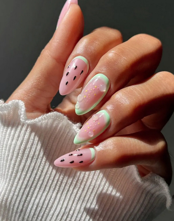    Вдохновением для маникюра может послужить даже фрукт.Соцсети @overglowedit