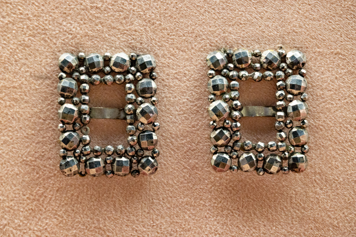 Пряжки парные прямоугольные. Англия. Конец XVIII — начало XIX в. Сталь, огранка