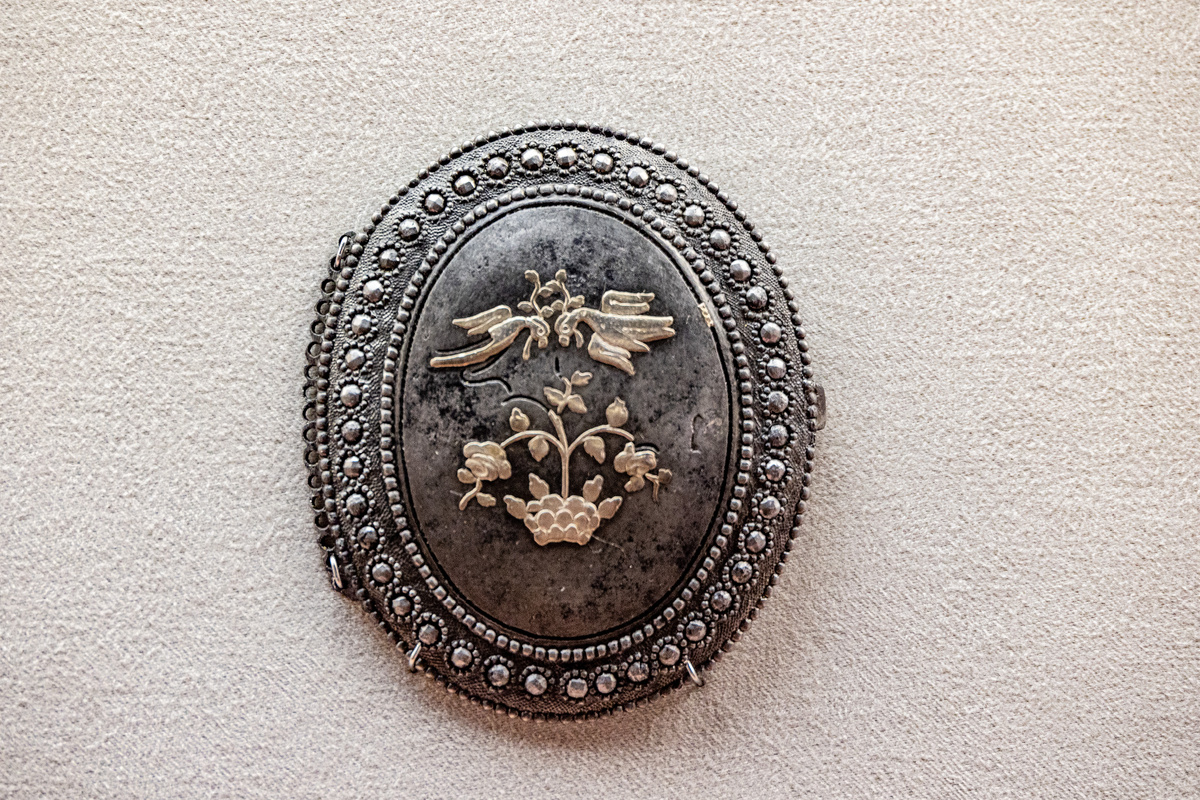 Пряжка поясная. Тула. Конец XVIII в. Сталь, медь, инкрустация, огранка, серебрение