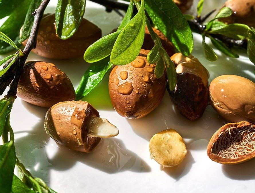 Для 1 литра арганового масла требуется 30–35 кг плодов. Это урожай с 7 деревьев за год!