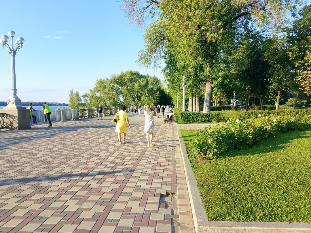Ухоженная набережная Самары.