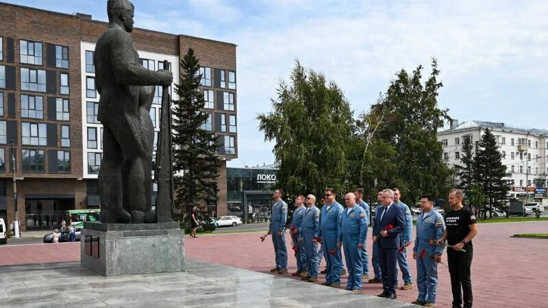     «Русские Витязи» почтили память героев на мемориале в Барнауле Телеграм-канал «Русские Витязи»
