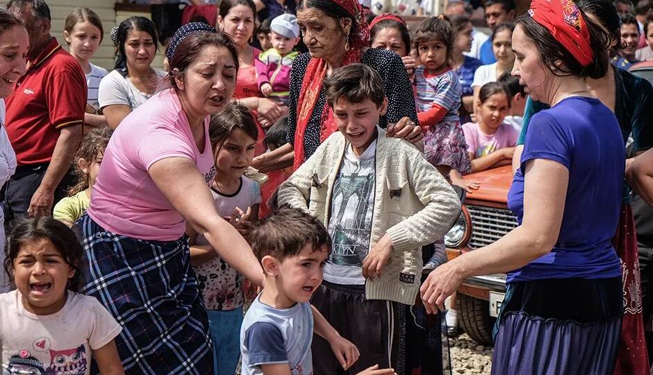 Сказала одну фразу и цыгане разбежались!