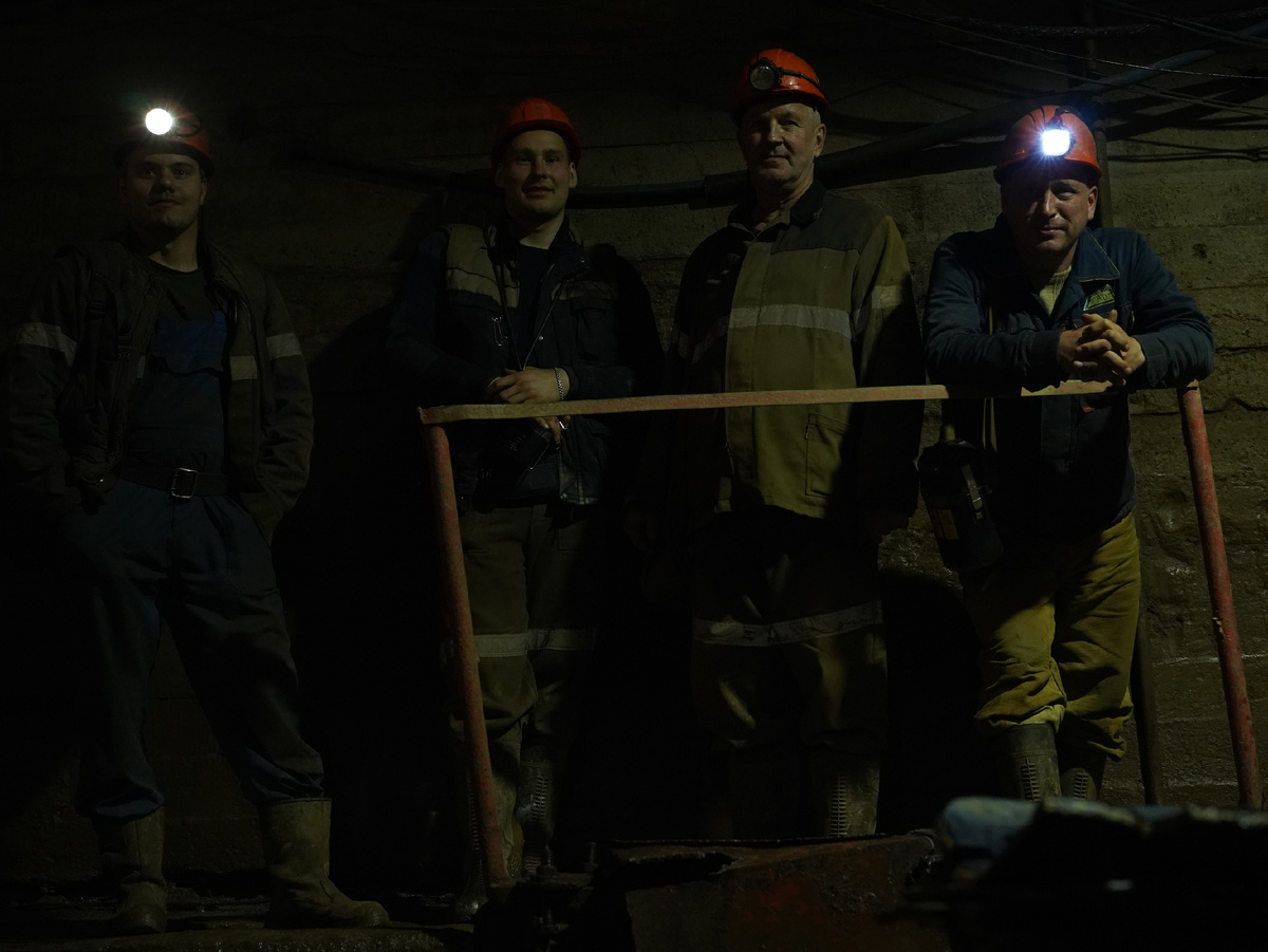 За 6 месяцев 2025 года на руднике пройдено более 1,6 километра выработок. Перевыполнение плана составило 101,2 процента. Бурение глубоких скважин – более 24,5 км (140,9 процента от плана). По добыче руды план перевыполнен уже на 123,4 процента.