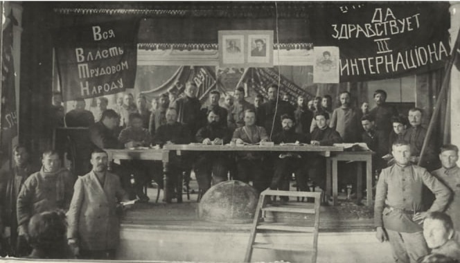 На фото из фондов ГАИО: первое заседание Иркутского военно-революционного комитета 22 января 1920 года