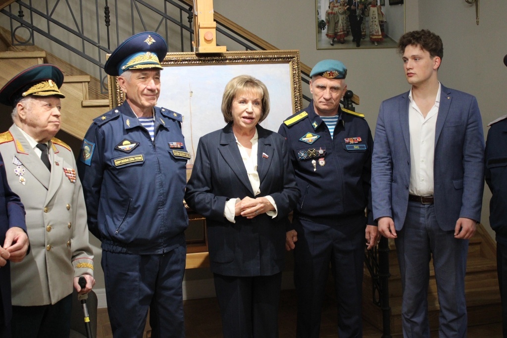 В Твери по акции «Собери портфель с Генералом» раздали 300 портфелей