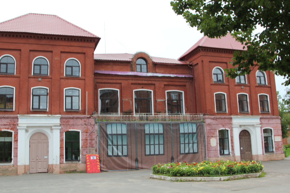 Местный клуб