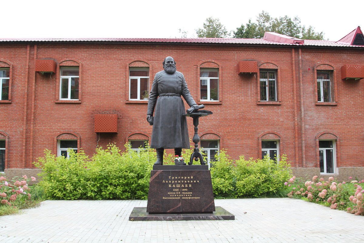 памятник Кашаеву Г.Л.