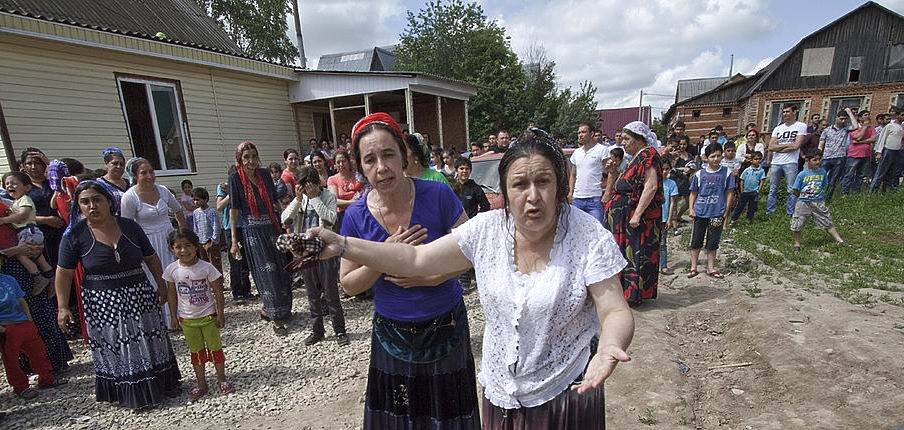 Она сказала одну фразу и цыгане разбежались