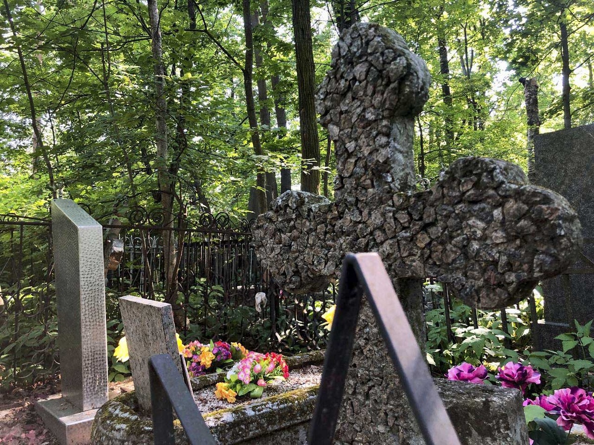 Вдова участника спецоперации оспаривает плату за место на мемориальной аллее.  Фото: Фото: ФедералПресс / Кирилл Конторщиков