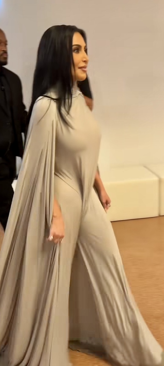 Ким Кардашьян теперь почти орденоносец моды