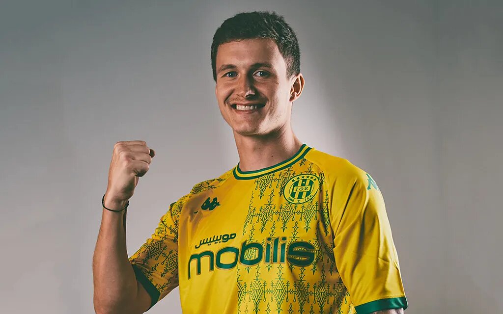 И тут все болельщики "Локомотива" дружно плюнули в экран