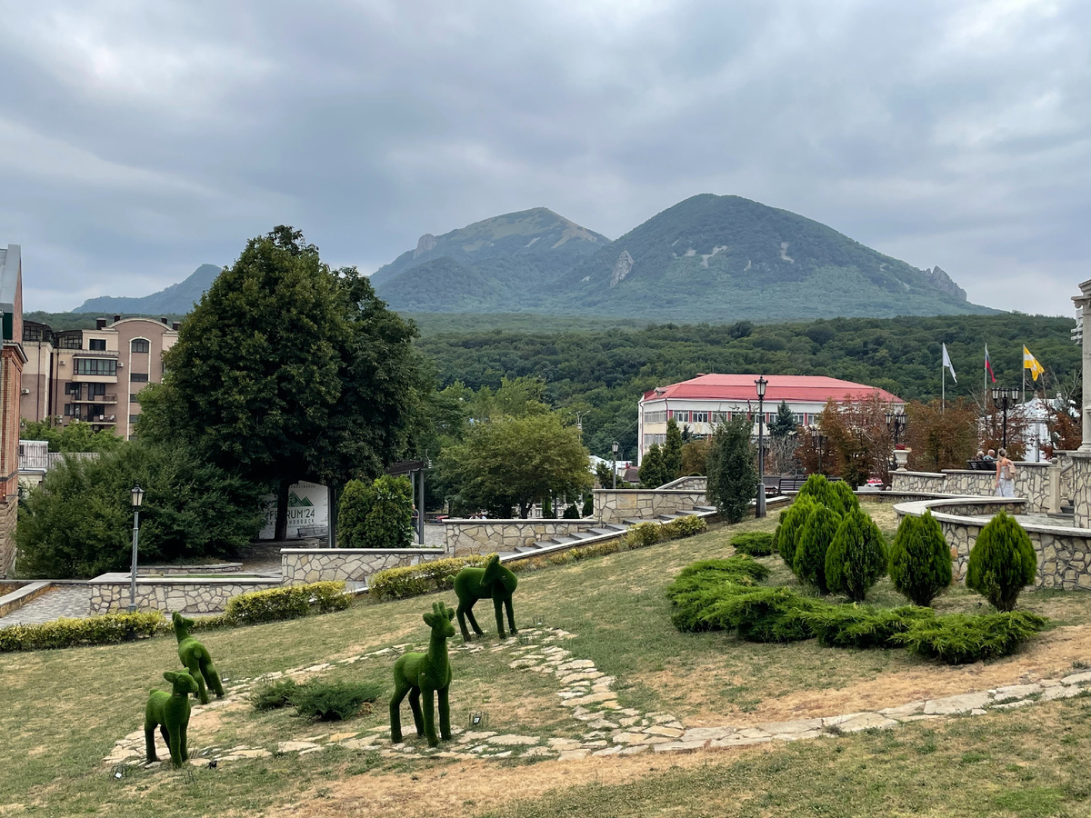 Вид на главную гору Кавказких Минеральных Вод - это Бештау