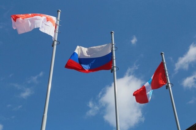    Новенькие флагштоки. Фото: Администрация города Омска/ Владимир Казионов