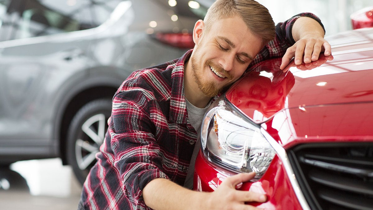 Названы самые популярные страховые компании у автовладельцев России