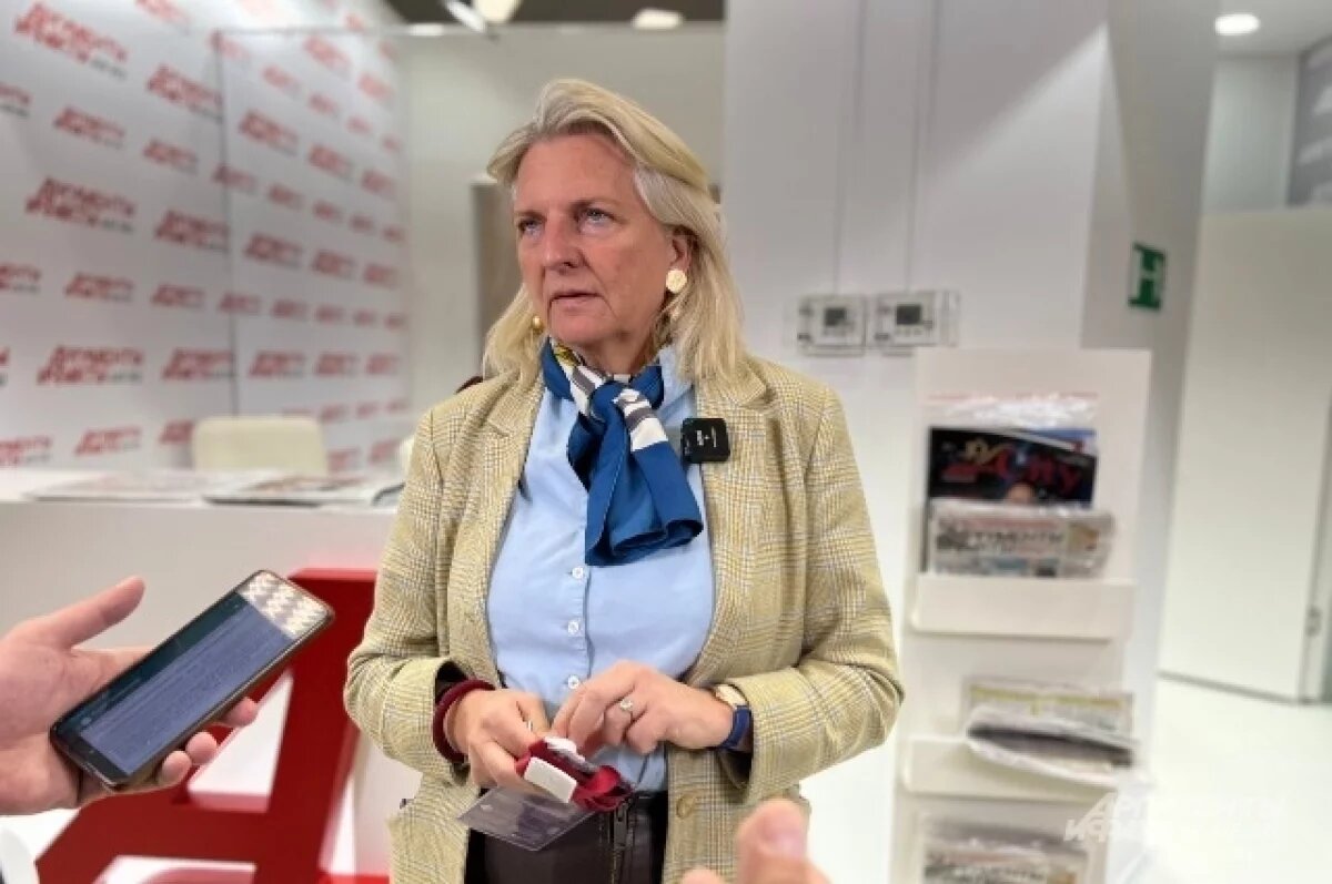    Экс-глава МИД Австрии Карин Кнайсль: Евросоюз стал военным союзом