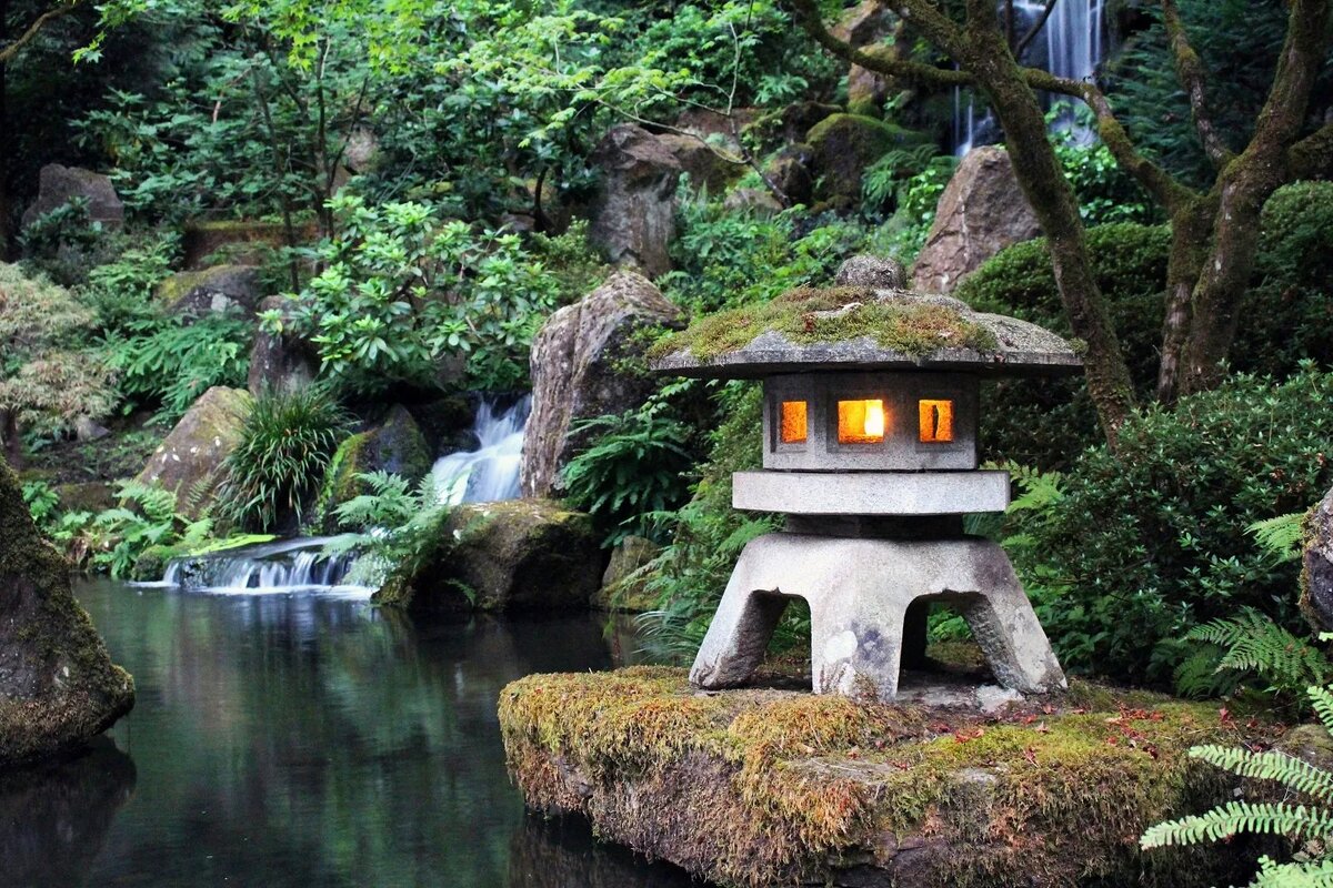 Вода – инь, жизнь, движение, камень – ян, энергия, мох – время. Фото из открытых источников.