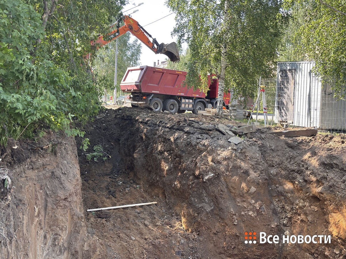 Замена теплосетей на улице Пархоменко; архив ИА «Все новости»