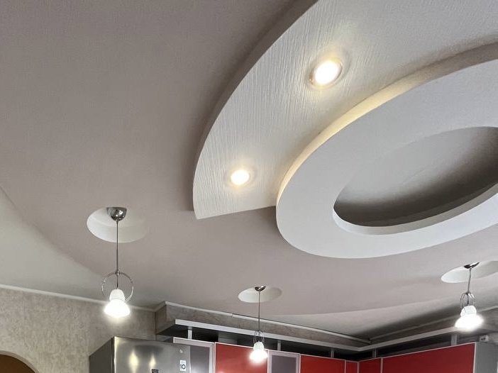 Потолок с «порталом в ад» — идеальное украшение для кухни, если хотите завести огненный настрой на готовку