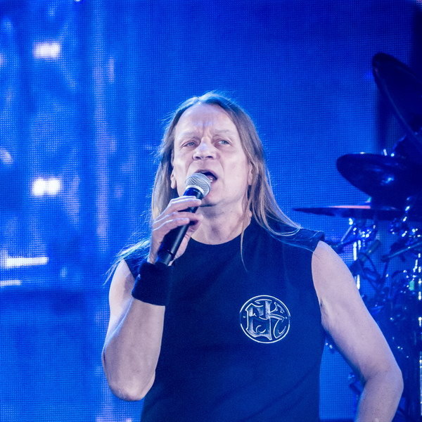     Валерий Кипелов сократил гастрольную деятельность из-за проблем с голосом