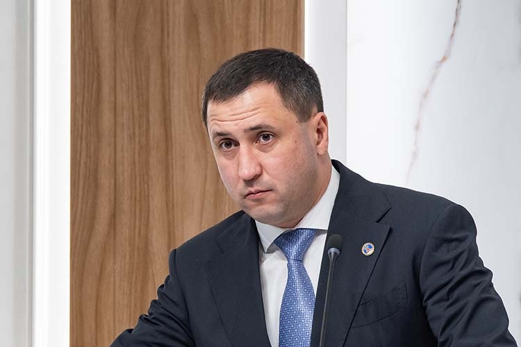    Фарид Салахов: «Вариант с денежной компенсацией — это прерогатива субъекта Российской Федерации, то есть Республики Татарстан. Республика должна принять соответствующее решение. Данный вопрос находится в проработке».   
Фото: «БИЗНЕС Online»