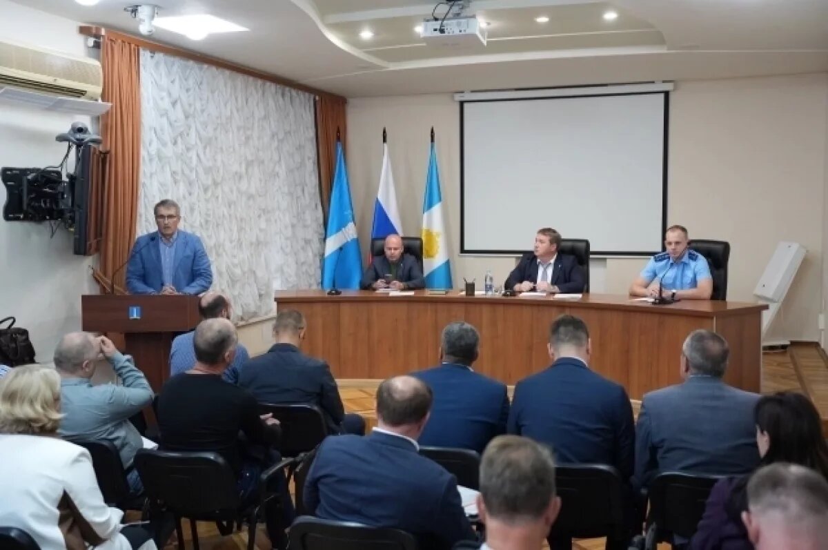    Мэр Ульяновска раскритиковал работу «управляек» по подготовке домов к зиме