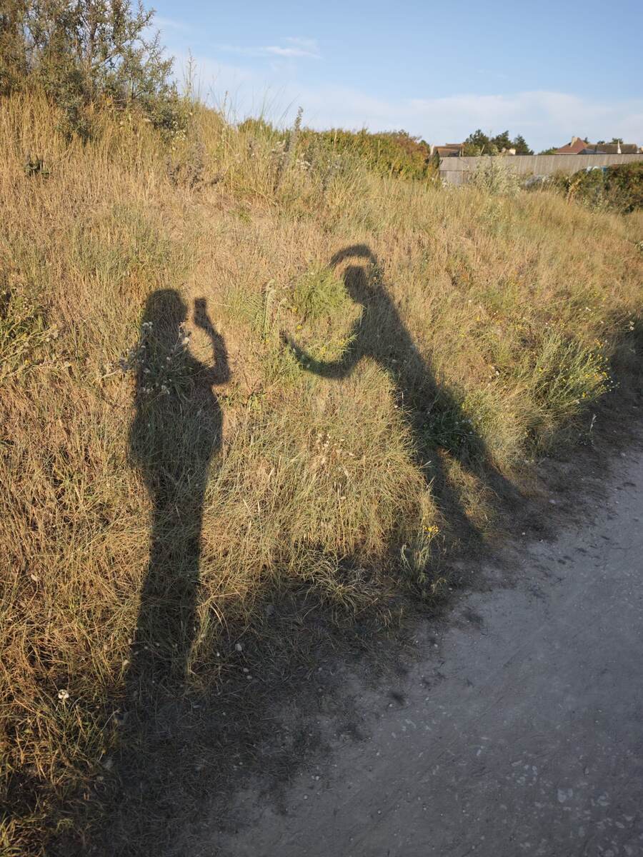 Наши с мужем силуэты в процессе обсуждения выбора имени ребенка :D