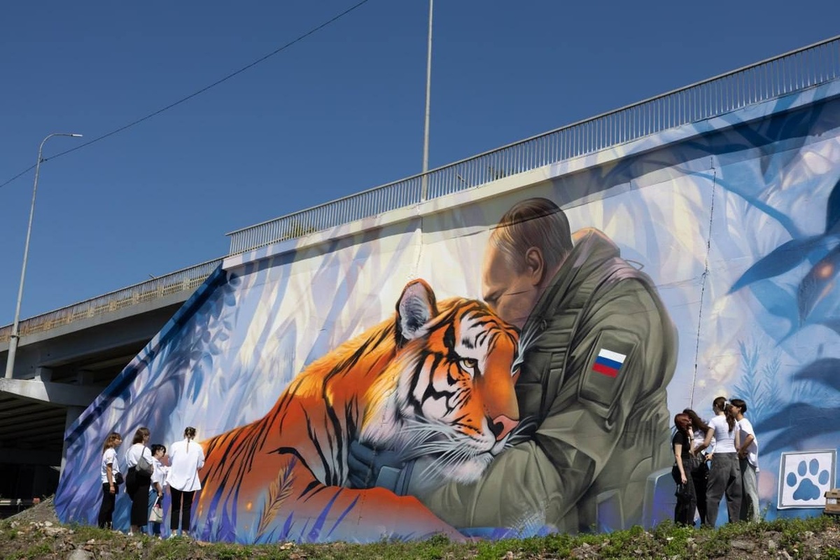 Мурал к Х ВЭФ