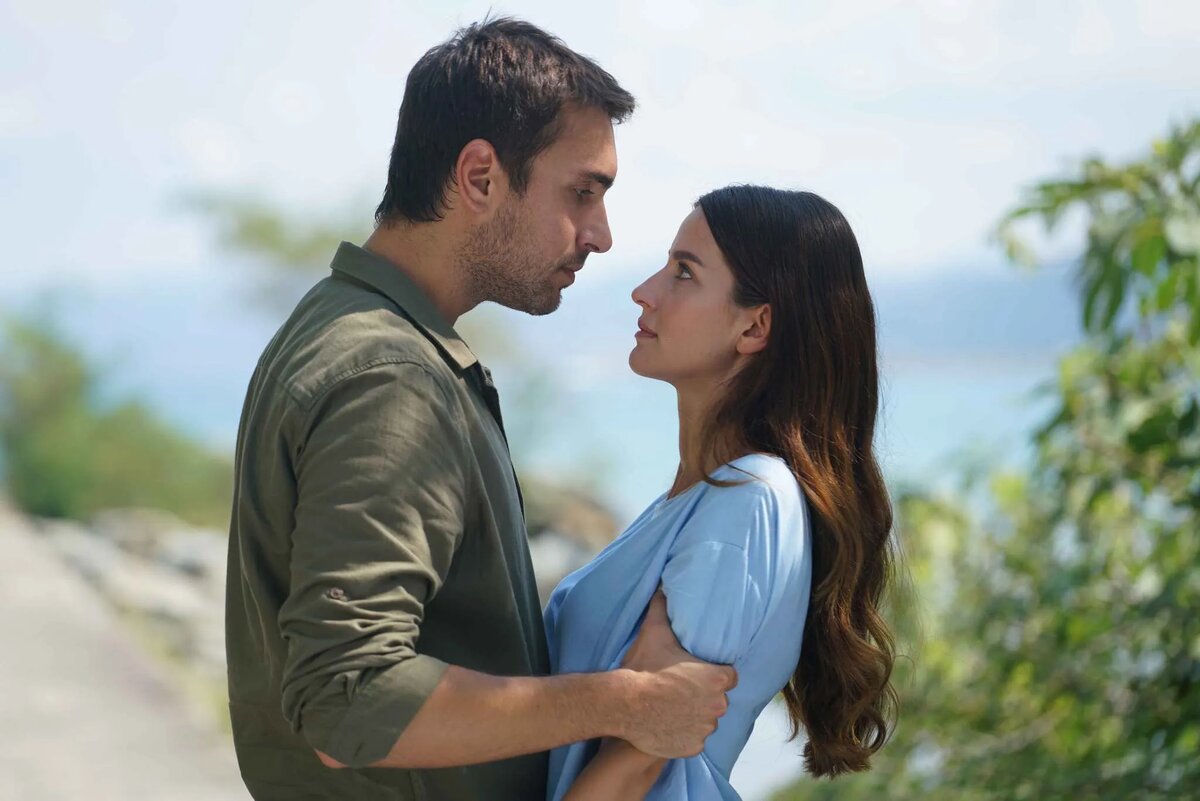 кадр из сериала "Истерзанная"