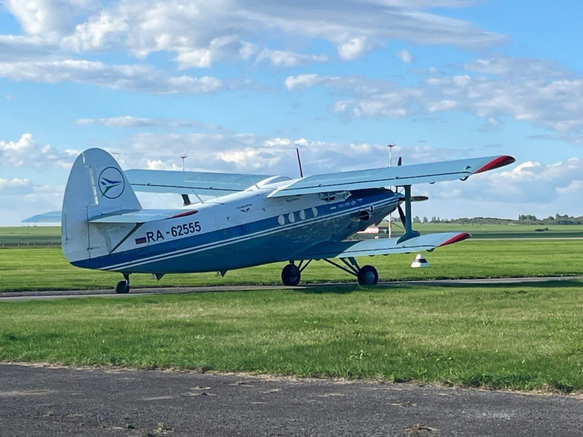 Самолет ТВС-2МС в аэропорту Уфы после приземления