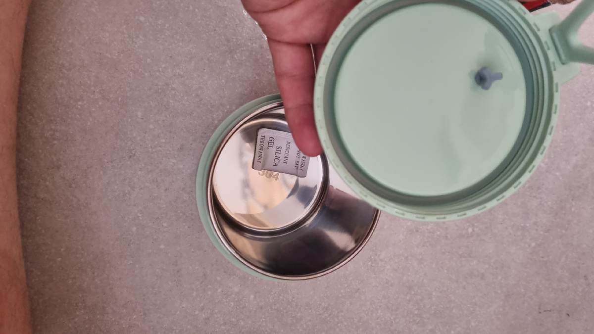 только что купленный, прямо блестит