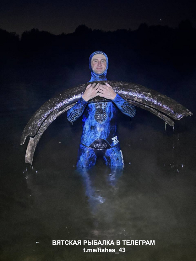    В Кировской области подводные охотники обнаружили двухметровый бивень мамонта