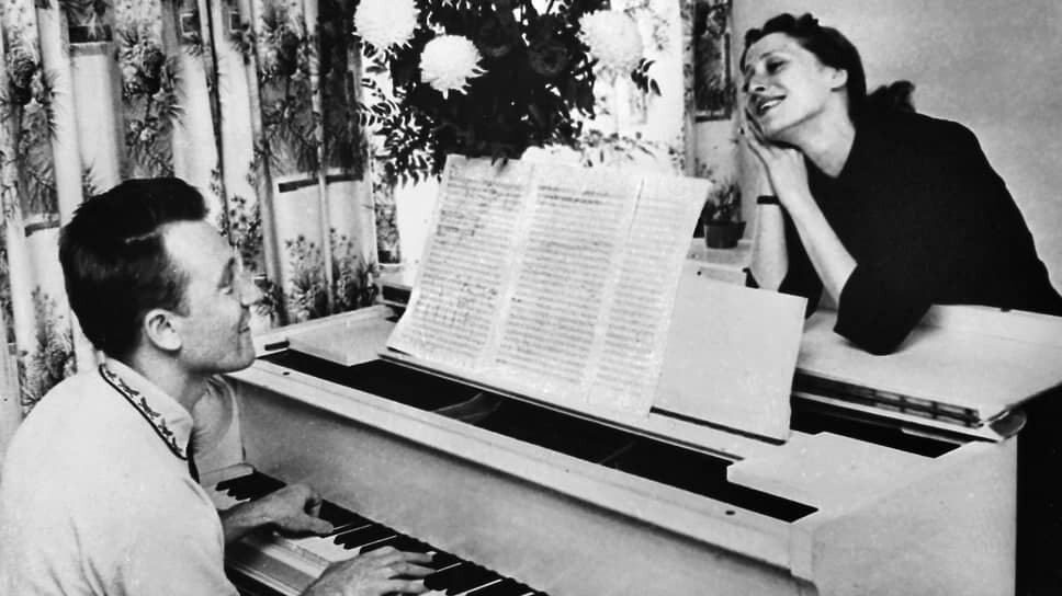 Композитор Родион Щедрин с женой балериной Майей Плисецкой в 1962 году.📷Фото: Фотоархив журнала «Огонёк»