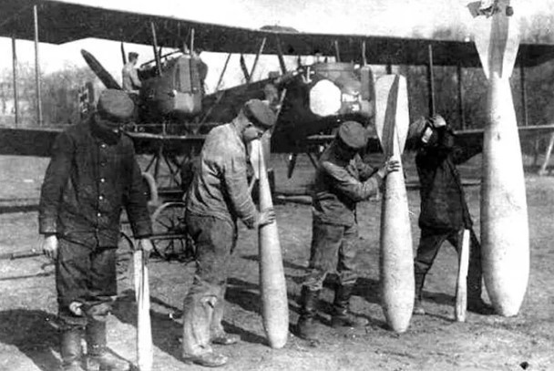 Линейка бомб немецких бомбардировщиков «Гота»