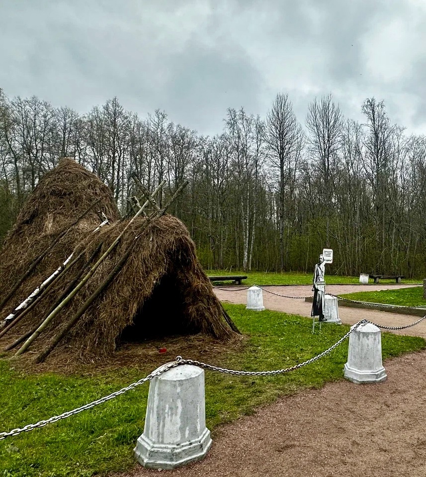 Макет шалаша В.И. Ленина