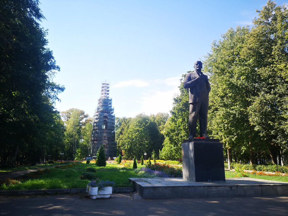 Колокольне повезло уцелеть, в отличие от самой церкви, которую разобрали после революции