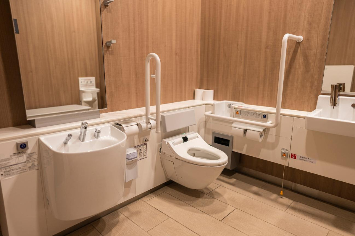 Японский многофункциональный туалет